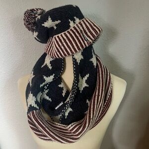MUKLUKS Unisex Stocking Hat & Scarf Set Red White & Blue USA